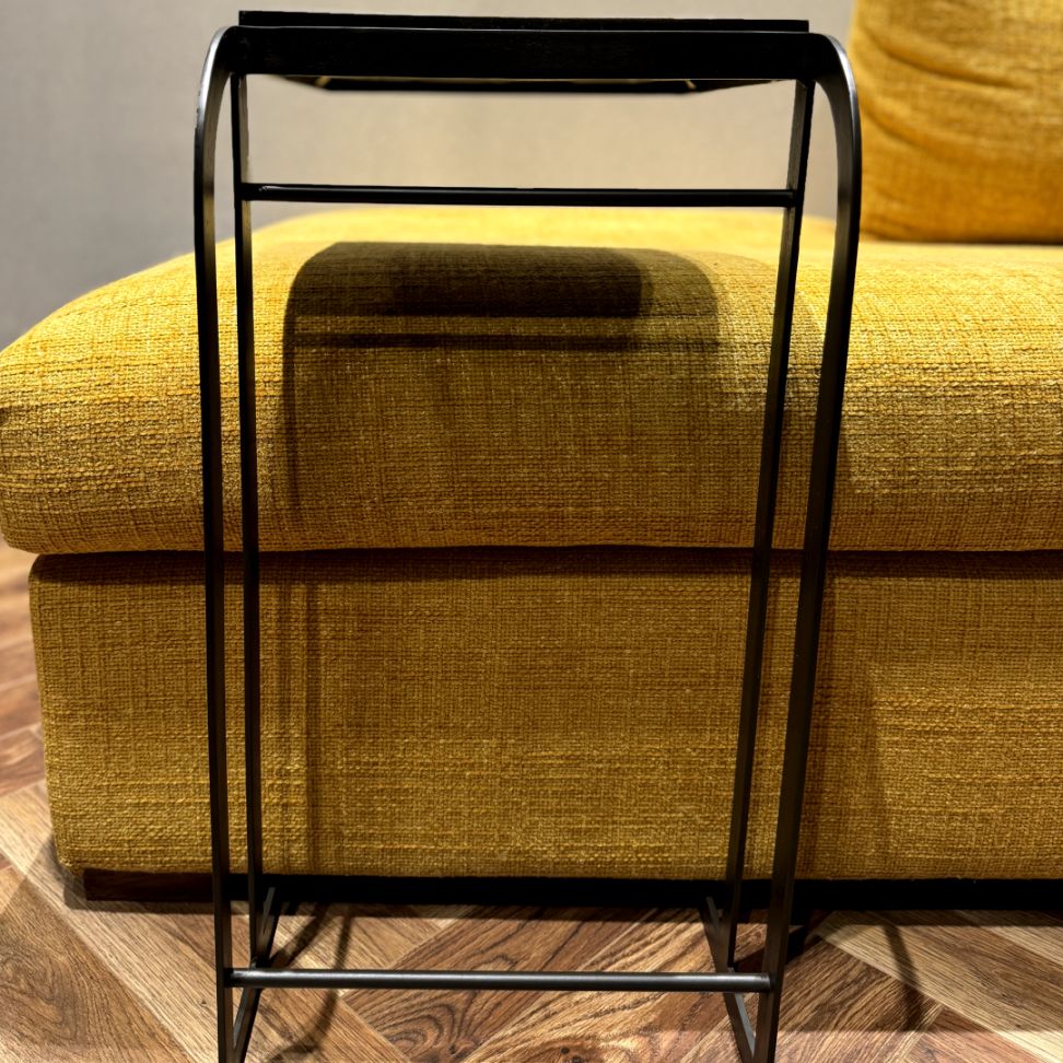 Pichola Cantilever Table